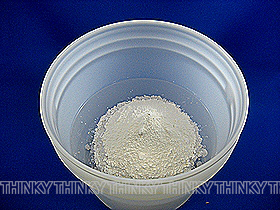 铝粉末(亚微米级的粒径)和硅胶树脂